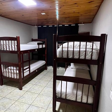Hostel Peter Pan プエルト・イグアス エクステリア 写真